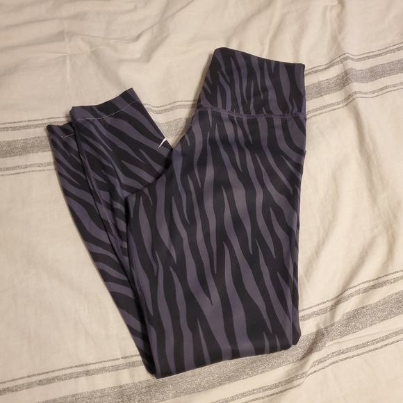 Nike Plus Icon‎ Clash Purple Zebra Print Dri-Fit SZ:S - Picture 8 of 8